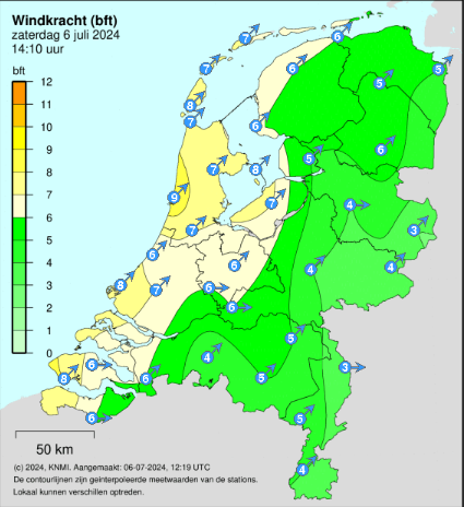 Er is sprake van een officiële zomerstorm door de uurgemiddelde windkracht 9 gemeten in IJmuiden.