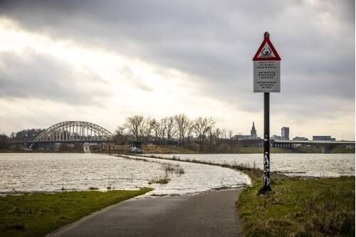 Foto gemaakt door Marcel Krijgsman / ANP - Nijmegen - Door de overvloedige regenval van de laatste tijd trekt er de komende dagen een kleine hoogwatergolf door de groet rivieren. Veel overlast wordt niet verwacht. 