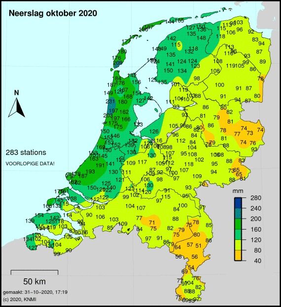 Vooral de kustgebieden waren erg nat, terwijl het in het zuidoosten juist vrij droog was. Bron: KNMI