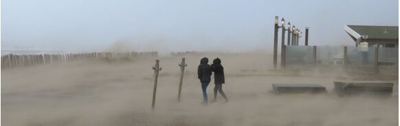 Foto gemaakt door Gieny Westra - Katwijk  - Het gaat er echt ruig aan toe langs de kust.