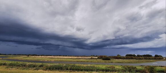 Foto gemaakt door Ronald Gits - Ravenstein - Onweersbui met noodweer op 13 september Foto gemaakt door Ronald Gits - Ravenstein - Onweersbui met noodweer op 13 september