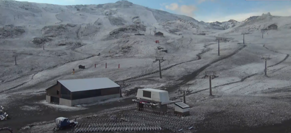 Foto gemaakt door Webcam  - Sierra Nevada - De Sierra Nevada bi Granada is weer licht aangewit. 