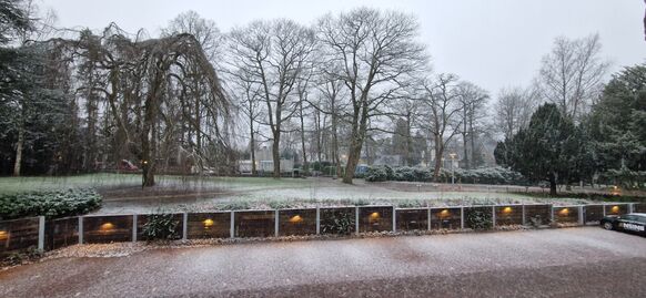 Foto gemaakt door Reinout van den Born - Hilversum - In Hilversum viel vanochtend wat sneeuw.