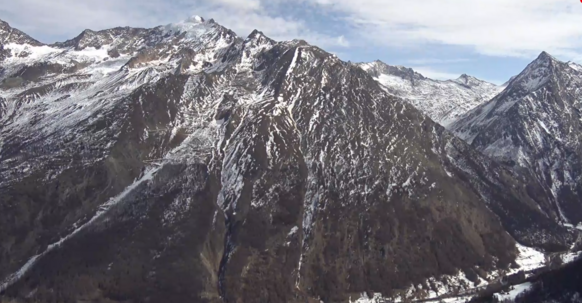 Foto gemaakt door Webcam - Saas-Fee - De zuidhellingen bij het hooggelegen Saas-Fee zijn vrijwel bruin.