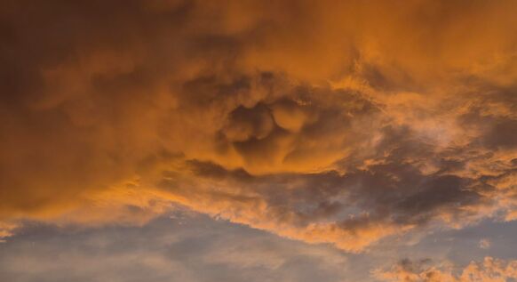 Foto gemaakt door Romy Kooman - Biddinghuizen - Mammatuswolken na een onweersbui Foto gemaakt door Romy Kooman - Biddinghuizen - Mammatuswolken na een onweersbui
