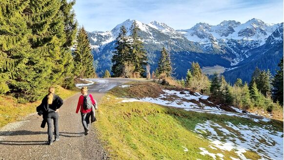 Foto gemaakt door Hans ter Braak - Kleinwalsertal - Deze foto is gemaakt op 1450 meter hoogte. Kerst? Deze beelden zouden in mei niet misstaan!