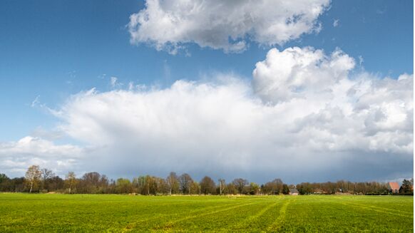 Foto gemaakt door Jos Hebben - Richting het weekend komt de zon weer af en toe tevoorschijn, maar is ook kans op enkele regen- en onweersbuien