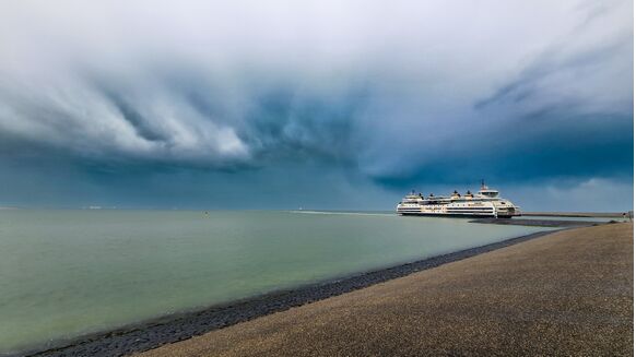 Foto gemaakt door Ilse Kootkar - Den Helder - Dreigende luchten boven zee