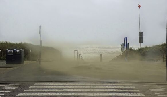 Foto gemaakt door Sjef Kenniphaas - Egmond aan Zee - Storm aan zee.