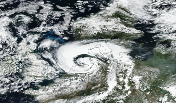 Foto gemaakt door NASA Worldview - Het satellietbeeld van Poly. De droge intrusie is mooi te zien. 