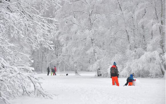 Foto gemaakt door Marina Nefkens - Vaals - Veel sneeuw op 7 april op de Vaalserberg.