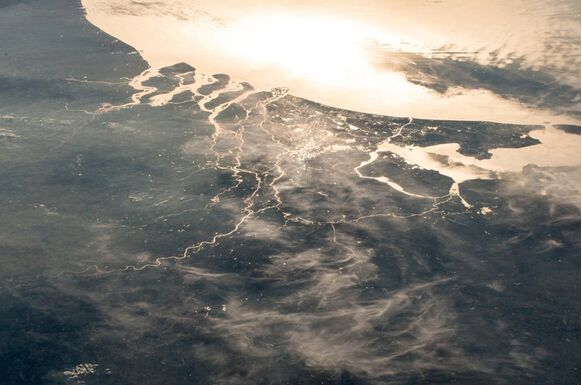 Foto gemaakt door ISS - Vanuit de ruimte is Nederland duidelijk een delta. 