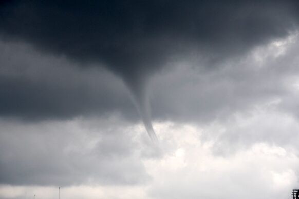 Foto gemaakt door Sytse Schoustra - Terschelling - Een waterhoos boven de Waddenzee.