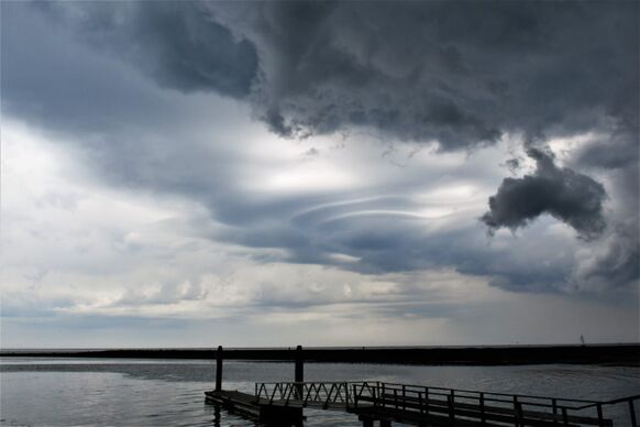 Foto gemaakt door Sytse Schoustra - Terschelling - Buien boven zee.