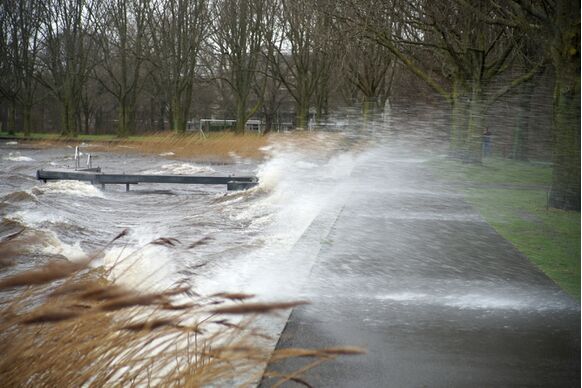 Foto gemaakt door Joost Mooij - Zegerplas - Tijdens zware storm Eunice waaide het zó hard dat veel windmolens werden stilgezet. 