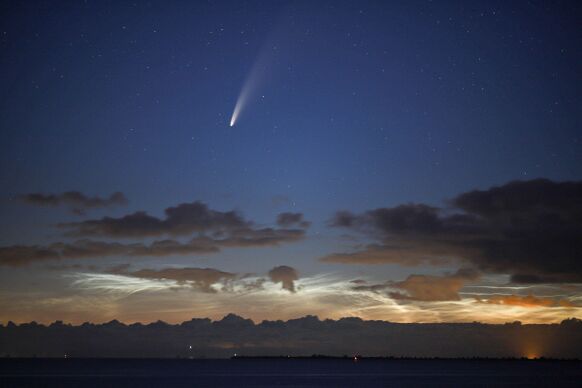 Foto gemaakt door Corne Ouwehand - In de zomer waren komeet Neowise en lichtende nachtwolken regelmatig te zien.
