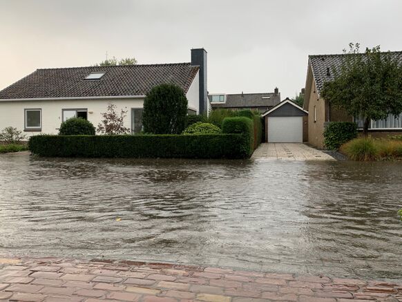 Foto gemaakt door Erica van Leeuwen - In september trokken regelmatig flinke plensbuien over het land, die vooral in de kustprovincies lokaal voor veel wateroverlast zorgden.