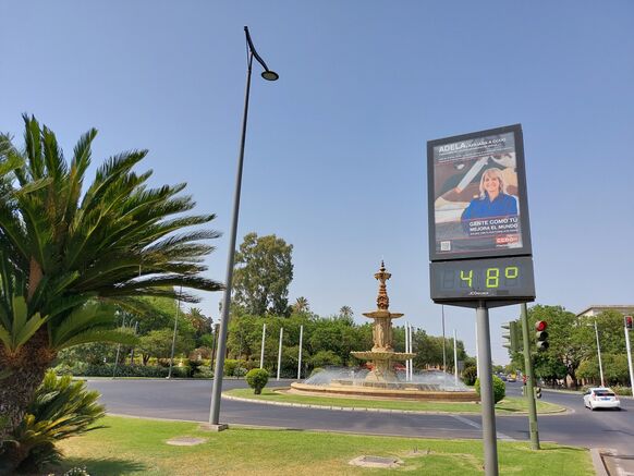 Foto gemaakt door Jelmer van er Graaff - Sevilla - Met de hulp van een beetje stadswarmte erbij wordt het in Sevilla zomaar 48 graden. 