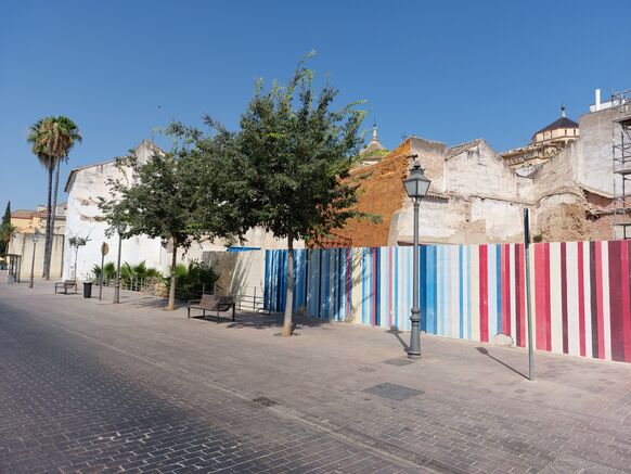 Foto gemaakt door Jelmer van der Graaff - Córdoba - Klimaatstreepjes op een muur in Córdoba.