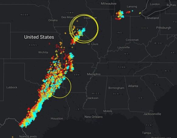 Foto gemaakt door Happystormchaser - Een lijn van meer dan 1000 km aan onweer in de VS