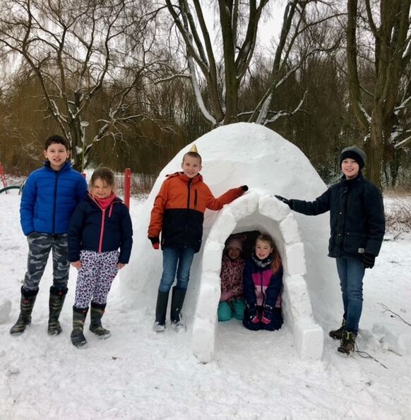 Foto gemaakt door Leonie Bodaan - In Hellevoetssluis werd deze prachtige iglo gebouwd.