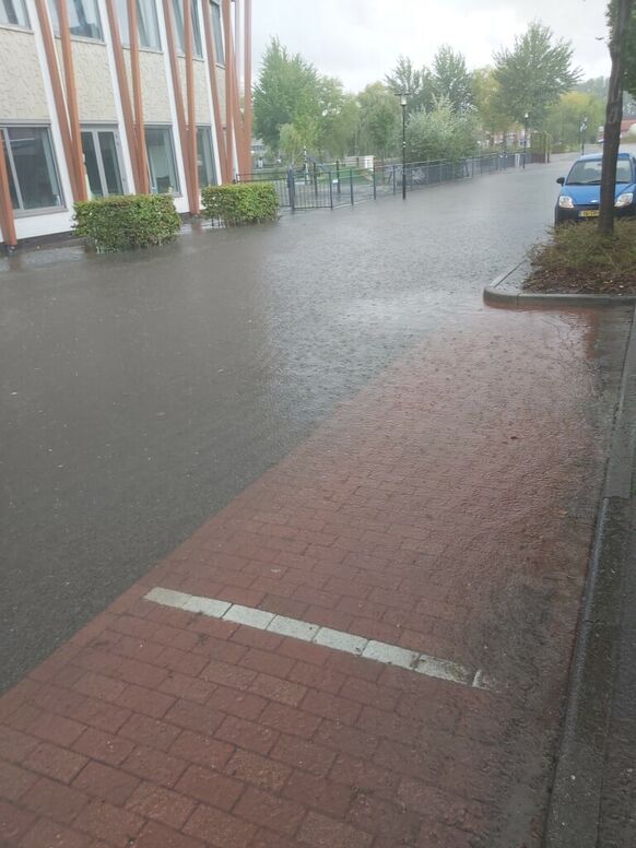 Foto gemaakt door Roald (weerwoord) - Terneuzen - Straten liepen compleet onder water.