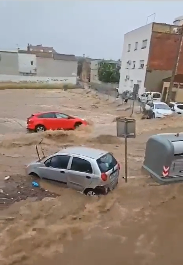 Foto gemaakt door Scott Duncan (@ScottDuncanWX) - Santa Bàrbara (Montsià)  - Zware overstromingen in het oosten van Spanje, ook in de omgeving van Madrid wordt gewaarschuwd voor forse wateroverlast door zware buien. 