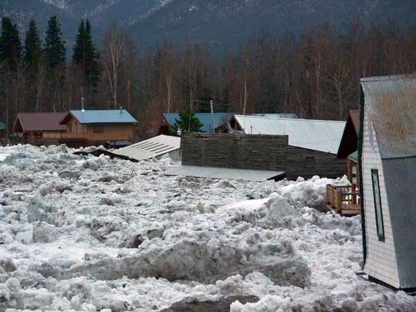 Foto gemaakt door National Park Servica - Eagle (Alaska) - Een ijsdam in de rivier veroorzaakt overstromingen in Alaska. 