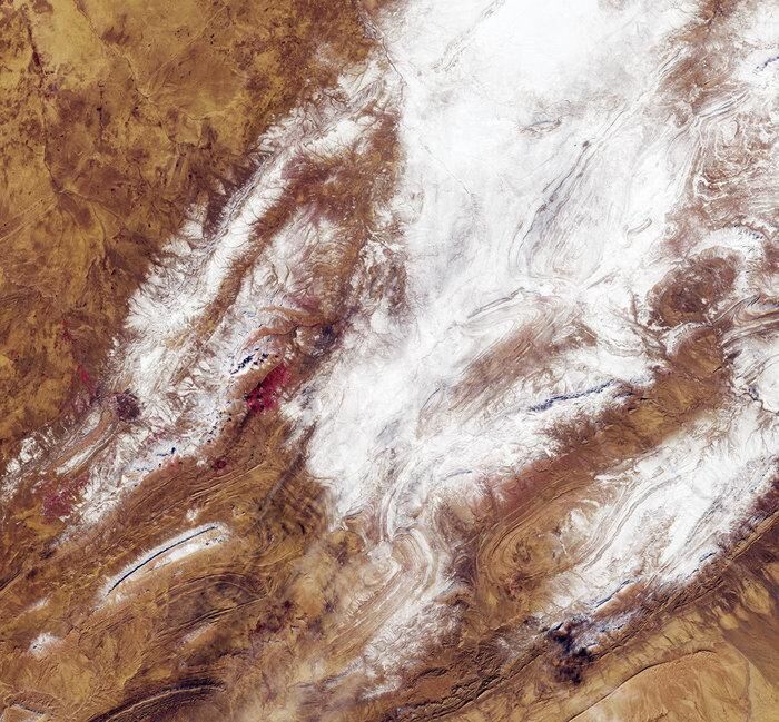 Foto gemaakt door Copernicus Sentinel-2 - Sneeuwval in de Sahara op 8 januari 2018, zoals te zien is vanuit de ruimte