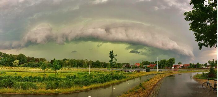 Foto gemaakt door Sebastian Kammermayer - Hupsel - Krijgen we dit soort luchten komende week weer te zien? Dat is nog de vraag. In ieder geval neemt de kans op felle regen- en onweersbuien toe, al blijft de onzekerheid nog groot. 