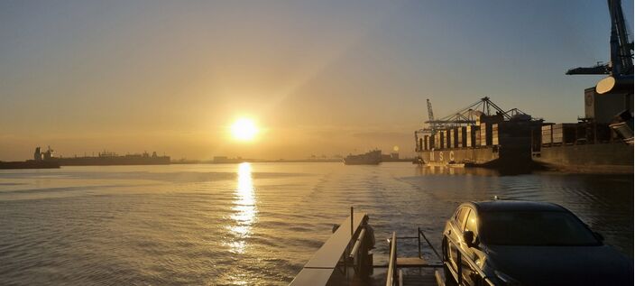 Foto gemaakt door Johan Klos - Maasvlakte - Een prachtige zonsopkomst vanochtend.