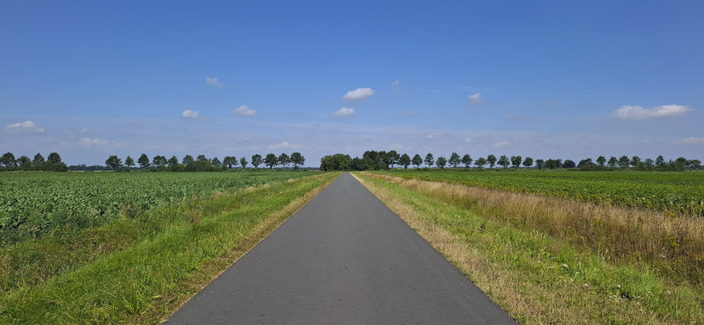 Foto gemaakt door Altjo Wubbema - Jipsingboertange - Blauwe lucht met weinig wolken zullen we de komende dagen nog veel zien Foto gemaakt door Altjo Wubbema - Jipsingboertange - Blauwe lucht met weinig wolken zullen we de komende dagen nog veel zien