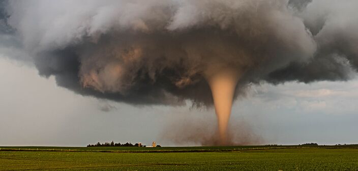 Foto gemaakt door Brad Goddard - Traer, Iowa - Een tornado in Iowa in Tornado Alley. © NOAA