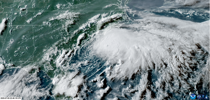 Foto gemaakt door NOAA - Satellietbeeld van tropische storm Chantal op 5 juli 2025.
