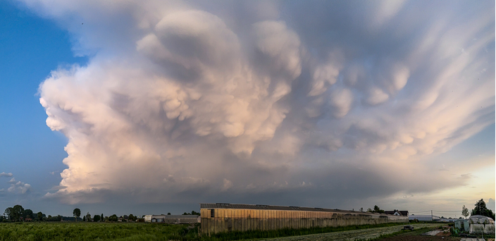 Foto gemaakt door Bart - Lochristi - De supercell nabij Brussel op maandag 12 mei 2025.