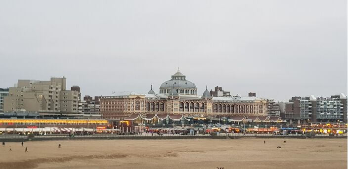 Foto gemaakt door Marianne Steenbergen - Scheveningen - Het is voorlopig nog kil en vaak grijs in Nederland. In de nacht naar woensdag gaat het vriezen en in de nacht naar donderdag is er kans op winterse neerslag. 