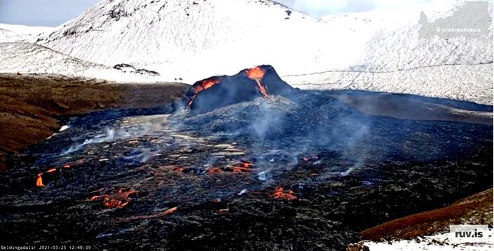 Foto gemaakt door RUV.is - Geldingadalur, Reykjanes. - De vulkaan op het IJslandse schiereiland Reykjanes blijft actief en trekt veel publiek