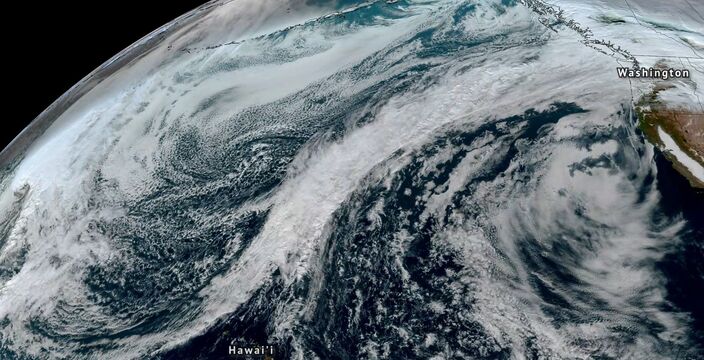 Foto gemaakt door NOAA - Een langgerekte en dunne band van bewolking trekt van Hawaii naar Washington. Dit is een atmosferische rivier die veel neerslag brengt naar het gebied