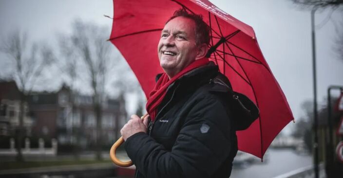 Foto gemaakt door ANP - De zondag overleden weerman Piet Paulusma was altijd met het weer bezig. Tot op het laatst. Hij laat in weerland een grote leegte na. 