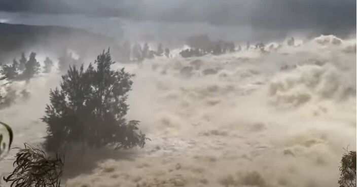 Foto gemaakt door Still uit video - Wyangala dam (Australië) - Overstromingen in Australië,  tijdens de bijna voorbije La Niña. 