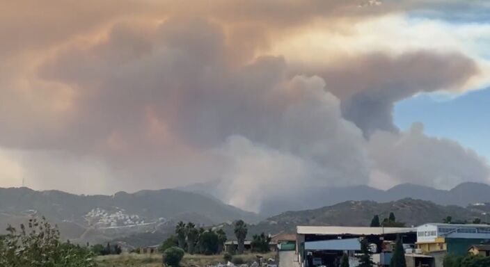 Foto gemaakt door Oscar - Twitter @bomberoForestal - Sierra Bermeja - Spanje - Brand in de Spaanse Sierra Bermeja