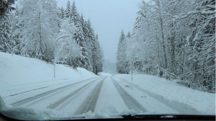 Foto gemaakt door Hans ter Braak - Kleinwalsertal - Oostenrijk - De afgelopen dagen is er nog flink wat sneeuw gevallen en er komt nog wat bij.