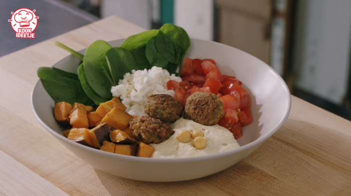 Foto gemaakt door ALDI Kookideetje - Buddha bowl met falafel en hummus.