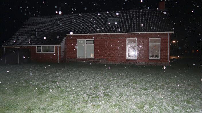 Foto gemaakt door Jannes Wiersema - Roodeschool - Noordoost-Groningen maakt zaterdagochtend de grootste kans op de eerste vlokken van het winterseizoen.