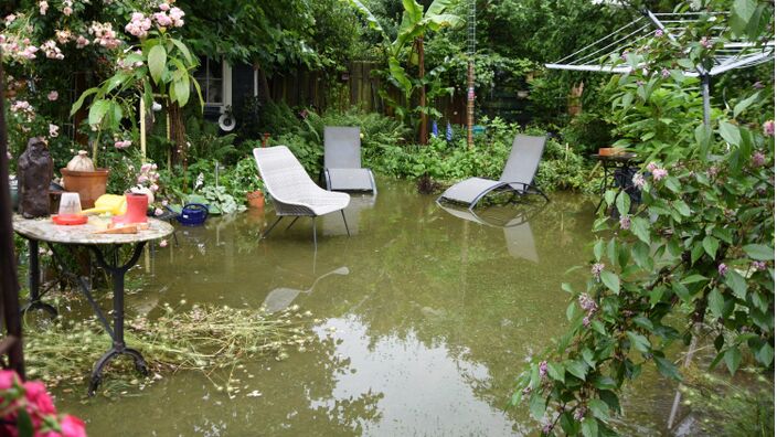 Foto gemaakt door Hans Janssen - Opnieuw is er lokaal sprake van wateroverlast en dat is zeker niet voor de eerste keer dit jaar.