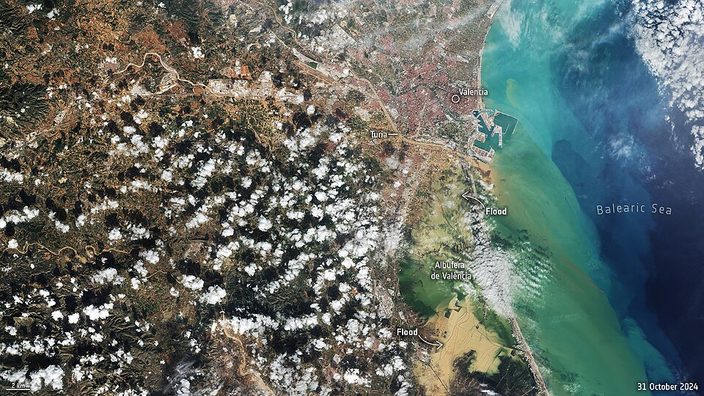 Foto gemaakt door ESA (via Wikimedia Commons) - Net ten zuiden van Valencia ontstonden in 2024 intense buien die uitmondden in overstromingen, met als gevolg de enorme schade. Deze werden veroorzaakt door de Gota Fría.