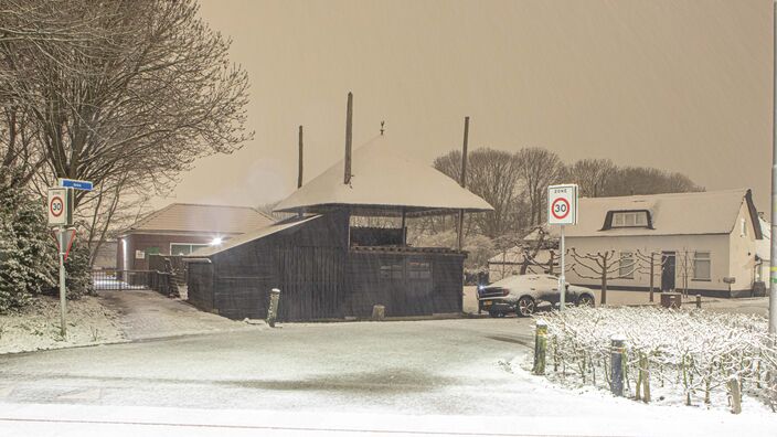 Foto gemaakt door Ab Donker - Buurmalsen - Grote delen van Nederland zijn vanochtend in een witte wereld ontwaakt. 
