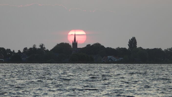 Foto gemaakt door Aad Hogenboom - Roelofarendsveen - Terwijl zich op de weerkaarten de komende tijd flinke veranderingen aftekenen, lijkt het zomerse weer in Nederland gewoon aan te houden. De nieuwe 46-daagse.