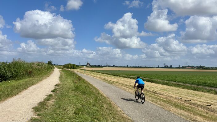 Foto gemaakt door Jolanda Bakker - Zevenhuizen - Typische Hollandse zomerlucht in Zevenhuizen. De hondsdagen beginnen met gematigd zomerweer, ideaal om actief te zijn buiten. Foto gemaakt door Jolanda Bakker - Zevenhuizen - Typische Hollandse zomerlucht in Zevenhuizen. De hondsdagen beginnen met gematigd zomerweer, ideaal om actief te zijn buiten.