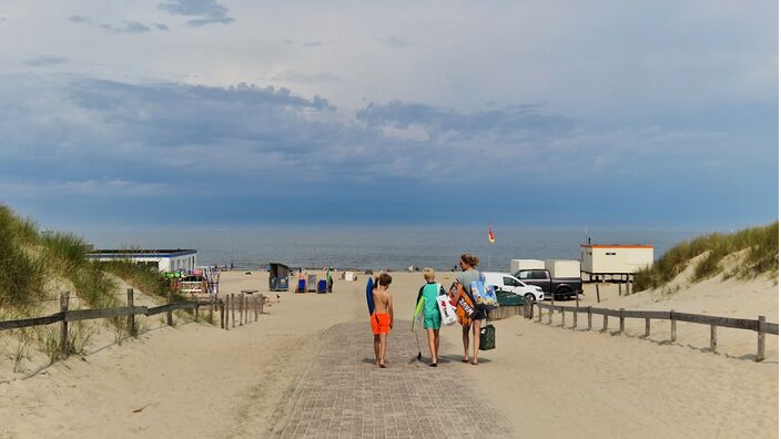 Foto gemaakt door Frans Alderse Baas - Texel - Ondanks de onweersbuien die vanmiddag en vanavond voor afkoeling zorgen blijft kans op een regionale hittegolf bestaan.